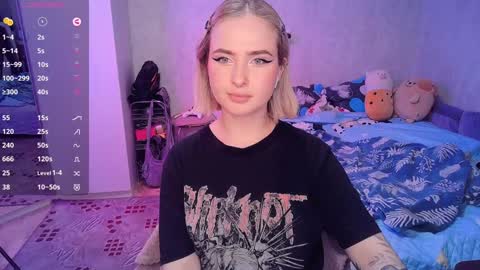 Snapshot of shyfoxxxy chatting on 02-04-25, 07:33 Effie online show from 02-04-25, 07:33