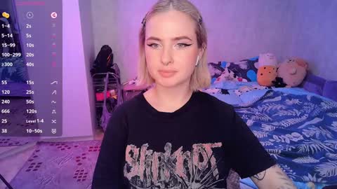 Snapshot of shyfoxxxy chatting on 02-04-25, 10:34 Effie online show from 02-04-25, 10:34