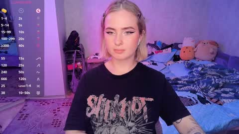 Snapshot of shyfoxxxy chatting on 02-05-25, 09:29 Effie online show from 02-05-25, 09:29