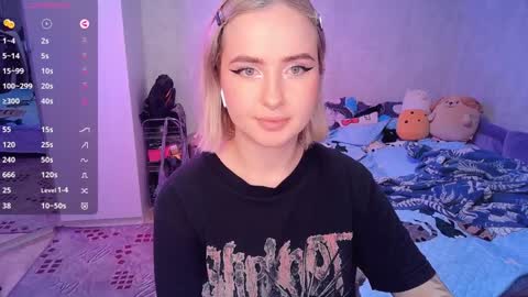 Snapshot of shyfoxxxy chatting on 02-06-25, 12:33 Effie online show from 02-06-25, 12:33