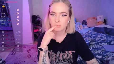 Snapshot of shyfoxxxy chatting on 02-09-25, 10:54 Effie online show from 02-09-25, 10:54