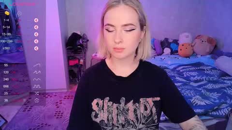 Snapshot of shyfoxxxy chatting on 02-10-25, 12:18 Effie online show from 02-10-25, 12:18