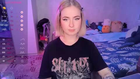 Snapshot of shyfoxxxy chatting on 02-12-25, 06:30 Effie online show from 02-12-25, 06:30