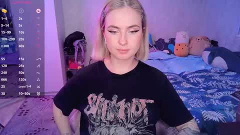 Snapshot of shyfoxxxy chatting on 02-12-25, 10:26 Effie online show from 02-12-25, 10:26