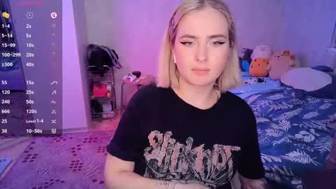 Snapshot of shyfoxxxy chatting on 02-16-25, 08:33 Effie online show from 02-16-25, 08:33