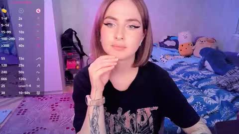 Snapshot of shyfoxxxy chatting on 02-19-25, 08:31 Effie online show from 02-19-25, 08:31