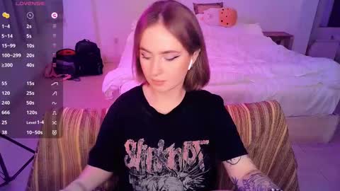 Snapshot of shyfoxxxy chatting on 02-23-25, 04:46 Effie online show from 02-23-25, 04:46