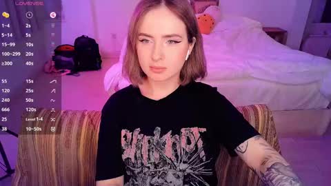 Snapshot of shyfoxxxy chatting on 02-24-25, 04:26 Effie online show from 02-24-25, 04:26