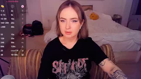 Snapshot of shyfoxxxy chatting on 02-25-25, 06:09 Effie online show from 02-25-25, 06:09