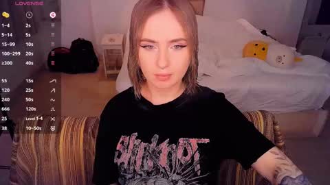 Snapshot of shyfoxxxy chatting on 03-02-25, 10:27 Effie online show from 03-02-25, 10:27