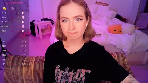 Snapshot of shyfoxxxy chatting on 03-05-25, 05:18 Effie online show from 03-05-25, 05:18