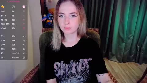 Snapshot of shyfoxxxy chatting on 09-14-25, 08:02 Effie online show from 09-14-25, 08:02