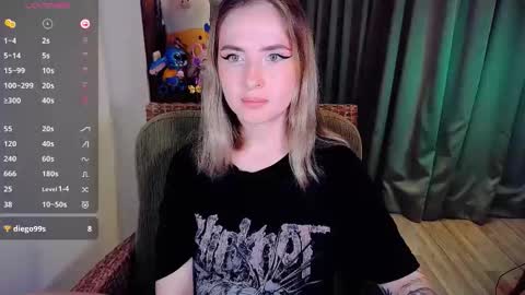 Snapshot of shyfoxxxy chatting on 09-18-25, 03:52 Effie online show from 09-18-25, 03:52