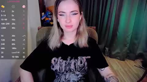 Snapshot of shyfoxxxy chatting on 10-04-25, 04:21 Effie online show from 10-04-25, 04:21