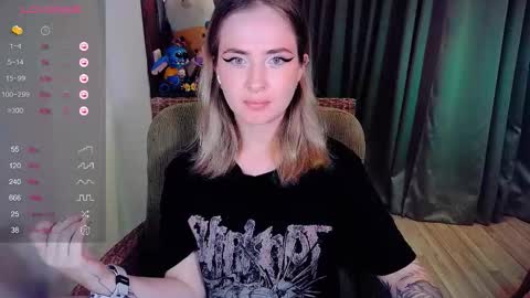 Snapshot of shyfoxxxy chatting on 10-06-25, 11:07 Effie online show from 10-06-25, 11:07