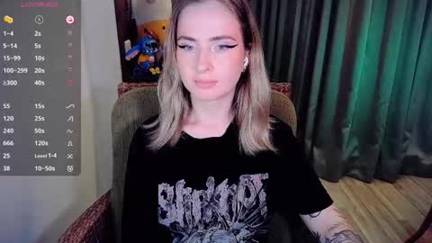 Snapshot of shyfoxxxy chatting on 10-08-25, 07:06 Effie online show from 10-08-25, 07:06