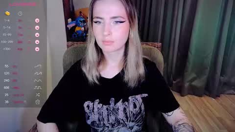 Snapshot of shyfoxxxy chatting on 10-20-25, 04:57 Effie online show from 10-20-25, 04:57