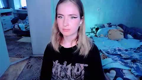 Snapshot of shyfoxxxy chatting on 10-24-25, 07:38 Effie online show from 10-24-25, 07:38