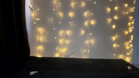 Snapshot of shyredstar chatting on 01-06-25, 09:30 Tom and Betty online show from 01-06-25, 09:30