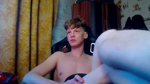 Snapshot of shyredstar chatting on 01-11-26, 04:28 Tom and Betty online show from 01-11-26, 04:28