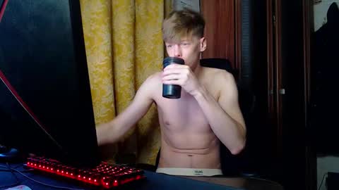 Snapshot of shyredstar chatting on 01-12-26, 04:18 Tom and Betty online show from 01-12-26, 04:18