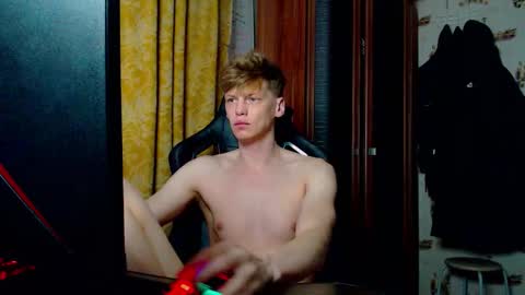 Snapshot of shyredstar chatting on 01-18-26, 03:32 Tom and Betty online show from 01-18-26, 03:32