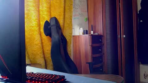 Snapshot of shyredstar chatting on 02-03-26, 06:22 Tom and Betty online show from 02-03-26, 06:22