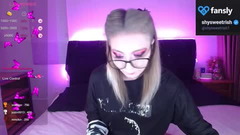 Snapshot of shysweetrish chatting on 11-09-25, 10:19 shysweetrish online show from 11-09-25, 10:19