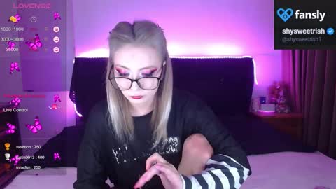 Snapshot of shysweetrish chatting on 11-10-25, 09:36 shysweetrish online show from 11-10-25, 09:36