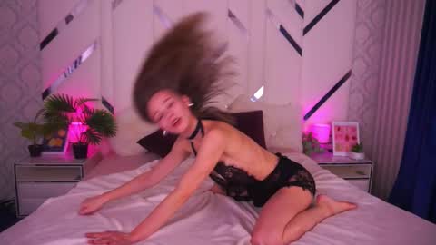 shyysiren online show from 11-18-25, 03:49