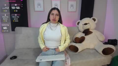 Sia online show from 11-18-25, 10:36