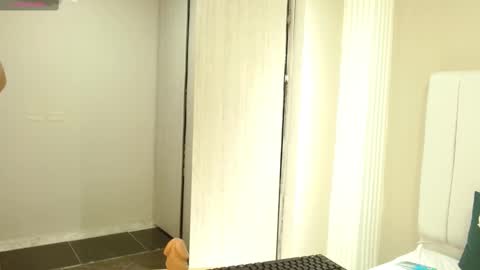 Sienna online show from 10-11-25, 01:42