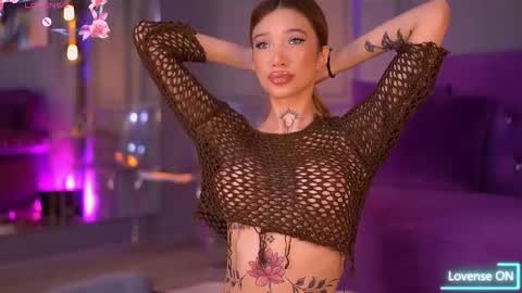 Snapshot of siennajayden chatting on 10-25-25, 05:51 Sienna online show from 10-25-25, 05:51