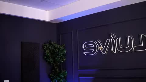 Sienna online show from 10-17-25, 10:07