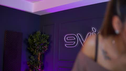 Sienna online show from 11-29-25, 11:57