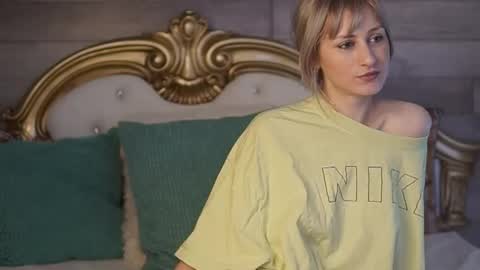 SiennaShapiro online show from 12-18-24, 08:31