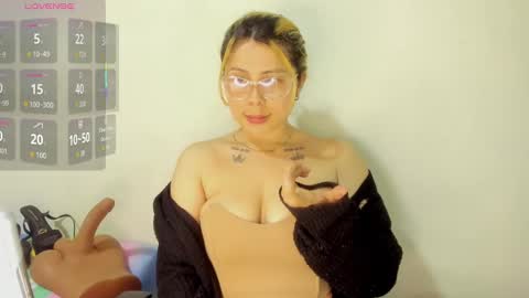 Snapshot of siennavalera chatting on 10-07-25, 06:49 Sienna online show from 10-07-25, 06:49