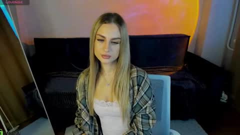 Snapshot of silen_tori chatting on 02-14-26, 01:46 Silen online show from 02-14-26, 01:46