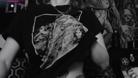 Allmylinkssilentmary666 online show from 12-19-25, 05:20