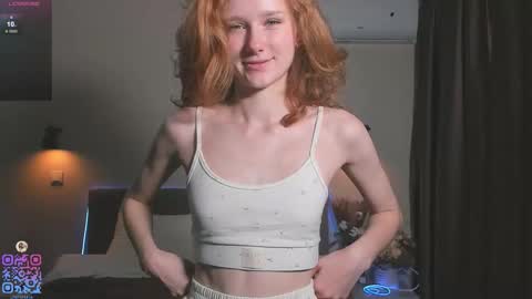 Snapshot of silkencrave chatting on 09-14-25, 03:33 Call me Mia online show from 09-14-25, 03:33