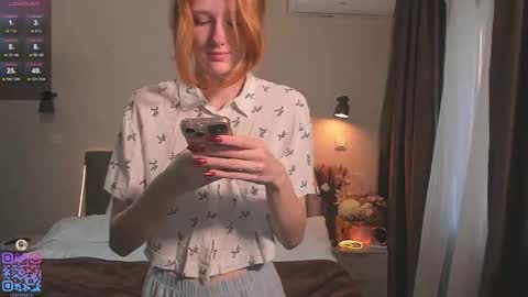 Snapshot of silkencrave chatting on 09-15-25, 03:34 Call me Mia online show from 09-15-25, 03:34