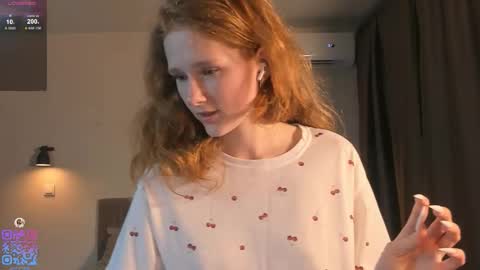 Snapshot of silkencrave chatting on 10-17-25, 06:10 Call me Mia online show from 10-17-25, 06:10