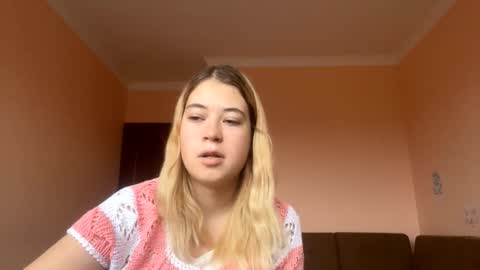 Snapshot of silkmirage chatting on 10-25-25, 12:02 Jolie online show from 10-25-25, 12:02