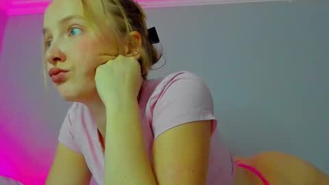 Mila online show from 09-22-25, 09:11