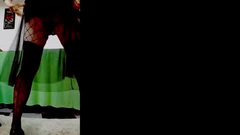 Snapshot of silkylonglegsluv chatting on 11-20-25, 10:53 Silky Long Legs online show from 11-20-25, 10:53