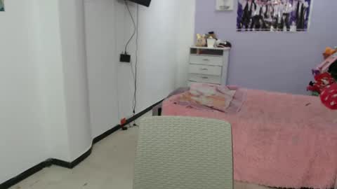 Snapshot of silvanaroberts_ chatting on 03-10-25, 12:26  Rouse  online show from 03-10-25, 12:26