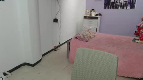 Snapshot of silvanaroberts_ chatting on 03-11-25, 03:45  Rouse  online show from 03-11-25, 03:45