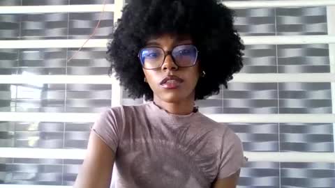 Snapshot of silverosequeen chatting on 10-23-25, 10:19 silverosequeen online show from 10-23-25, 10:19