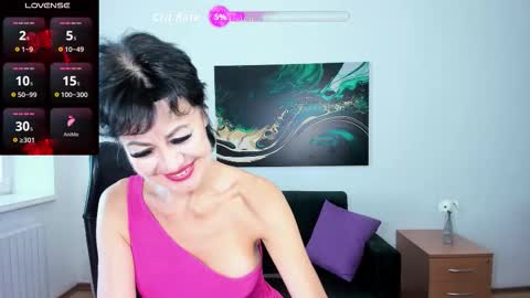 Silvia Wallec online show from 09-19-25, 05:42