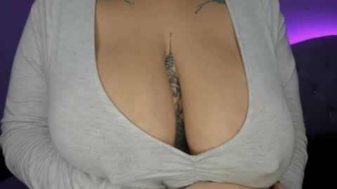 Snapshot of silviarichie_jade chatting on 10-28-25, 07:27 silvia online show from 10-28-25, 07:27